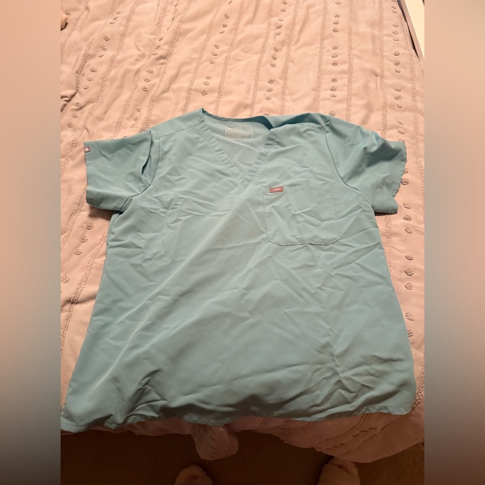 Figs scrub top